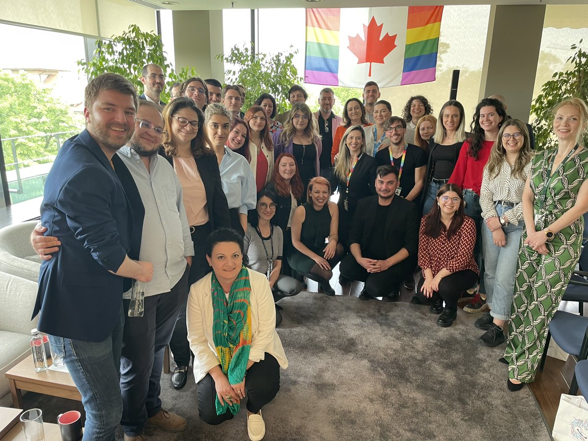 On May 17th /#IDAHOBIT and every day, let's come together to end violence and discrimination against #LGBTI persons and celebrate diversity. <a href="/CanadaRomania/">Canada in Romania</a> #Rainbowbreakfast with #MozaiQ
#Canada4Pride #LoveIsLove