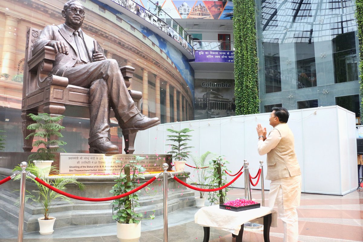 Paid a floral tribute to Dr. B. R. Ambedakar, one of the greatest sons of the country before the celebration of the #WorldTelecomDay at Ambedkar International Centre, New Delhi.