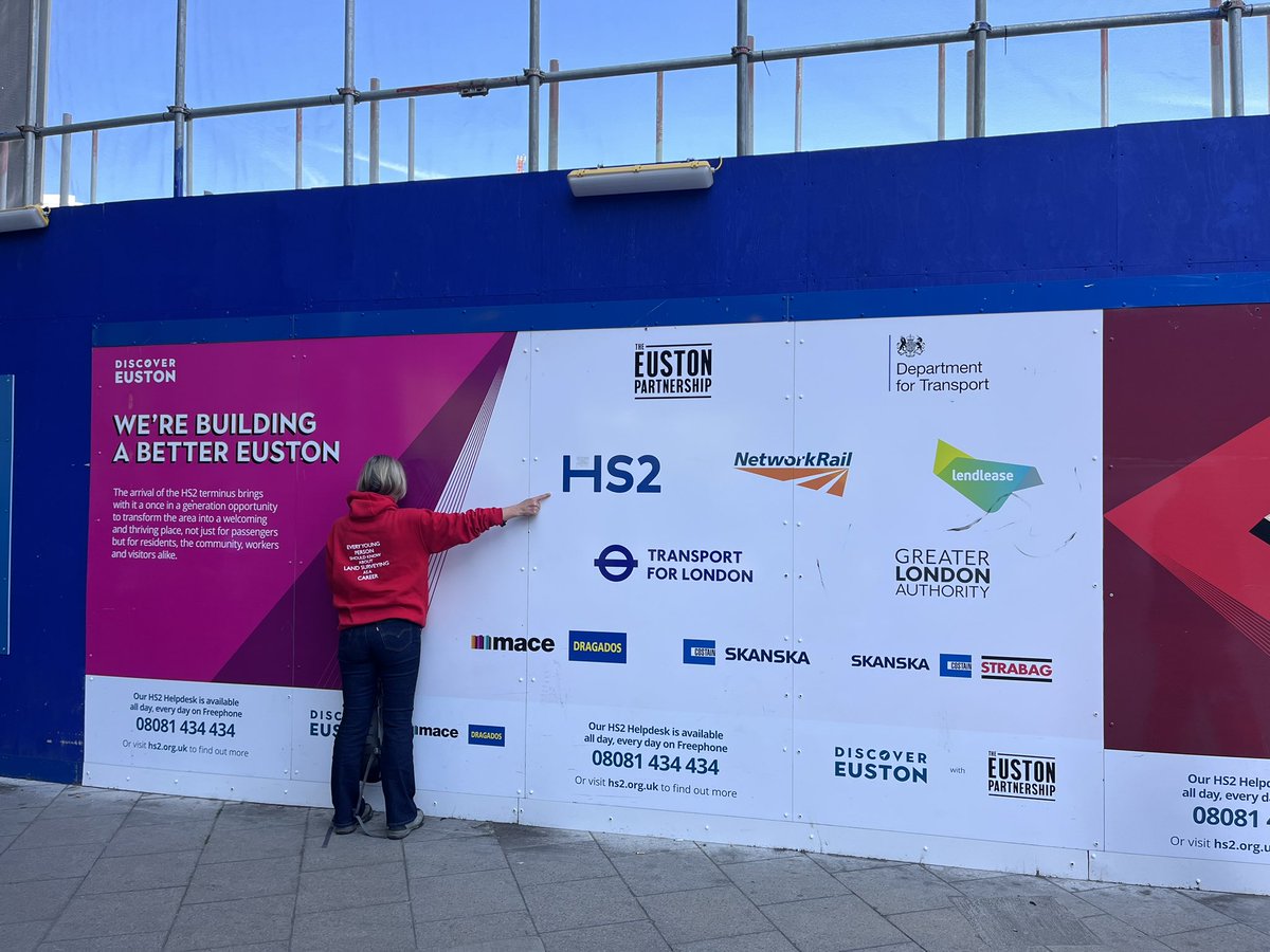 Never turn your back on #survey friends…unless your back says it all! Lovely to catch up with my pal Barry Cullen from the <a href="/HS2ltd/">HS2 Ltd</a> #Euston Station Integrated Project Team - we both know that major #transportation projects cannot happen without a #SurveyFirst!
