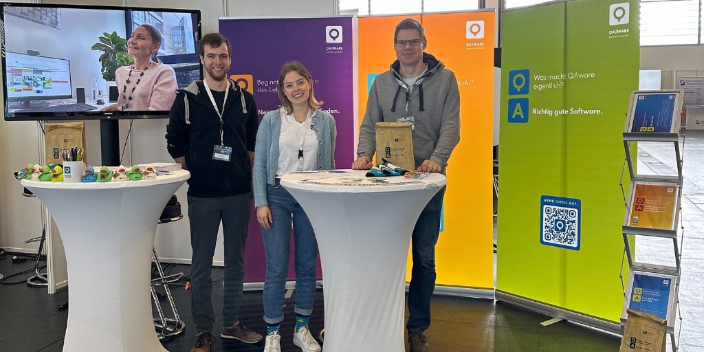 qaware's tweet photo. Lass uns heute über deinen #Code der Zukunft sprechen! 🚀
Spannende Insights rund um das Thema #SoftwareEngineering warten auf dich.
Besuche uns heute auf der #FirmenkontaktmessePyramid - Stand 23A – im Messezentrum Augsburg.
Wir freuen uns auf dich 💻 😎 #einstieg #jobsit https://t.co/ev4yI74vLl