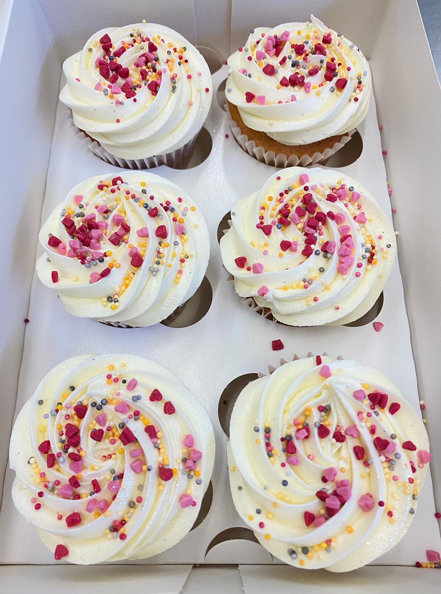 Salted Caramel Cupcakes &amp; Vanilla Cupcakes with colourful sprinkles ⁠🧁 Want to place an order? Fill out the form on my website &amp; I'll get back to you as soon as possible! ⁠⁠There's a minimum order from 24 mini Cupcakes and 12 regular Cupcakes.⁠ #BespokeCupcakes