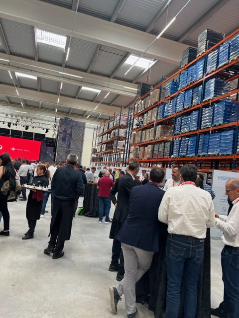 Hace unos días, Dexis Ibérica celebró su convención nacional, con la asistencia de más de 1.500 personas, entre empleados, clientes y proveedores. Ese día, más de 100 personas descubrieron la facilidad de conducción de toda la gama de vehículos electricos de #MercedesEQ