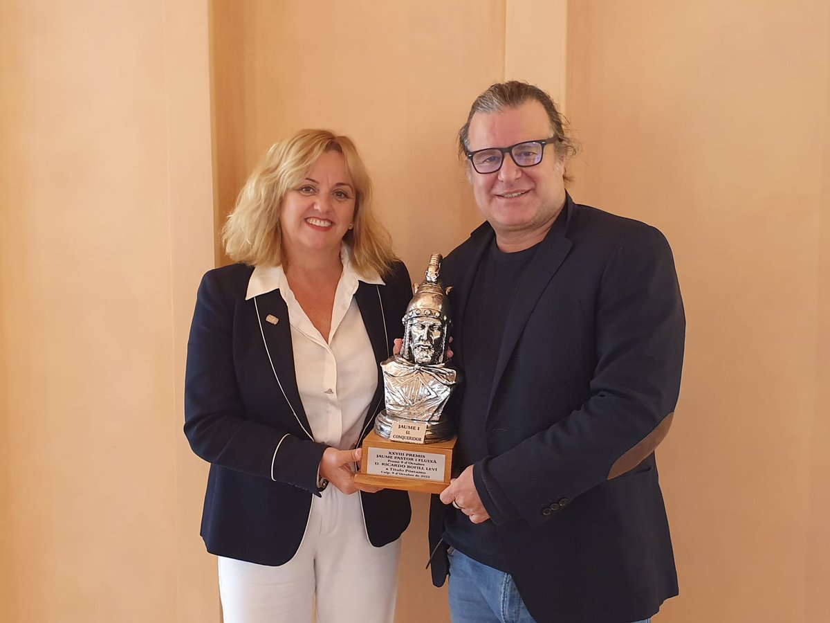 calp_ayto's tweet photo. Ricardo Bofill Junior ha destacado el cariño que su padre tuvo siempre por La Manzanera y por #Calp y se  mostró muy interesado por el desarrollo de los actos programados dentro del #AñoBofill.
#RBTA 
@bofillarquitectura https://t.co/OArFxGI54t