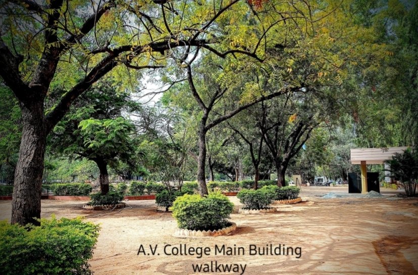 avc_hyd's tweet photo. Main Building and Central Garden https://t.co/f6QDch2lKe