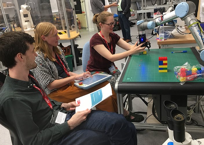 Last chance for #SMEs to get hands-on with our #robot arms for free, through our funded two-day 'Intro to Robotics' workshop in Bristol on 7/8 June! Learn the basics, operate robots, question engineers. Any sector welcome. No experience required! Register: bit.ly/2lT4fSM
