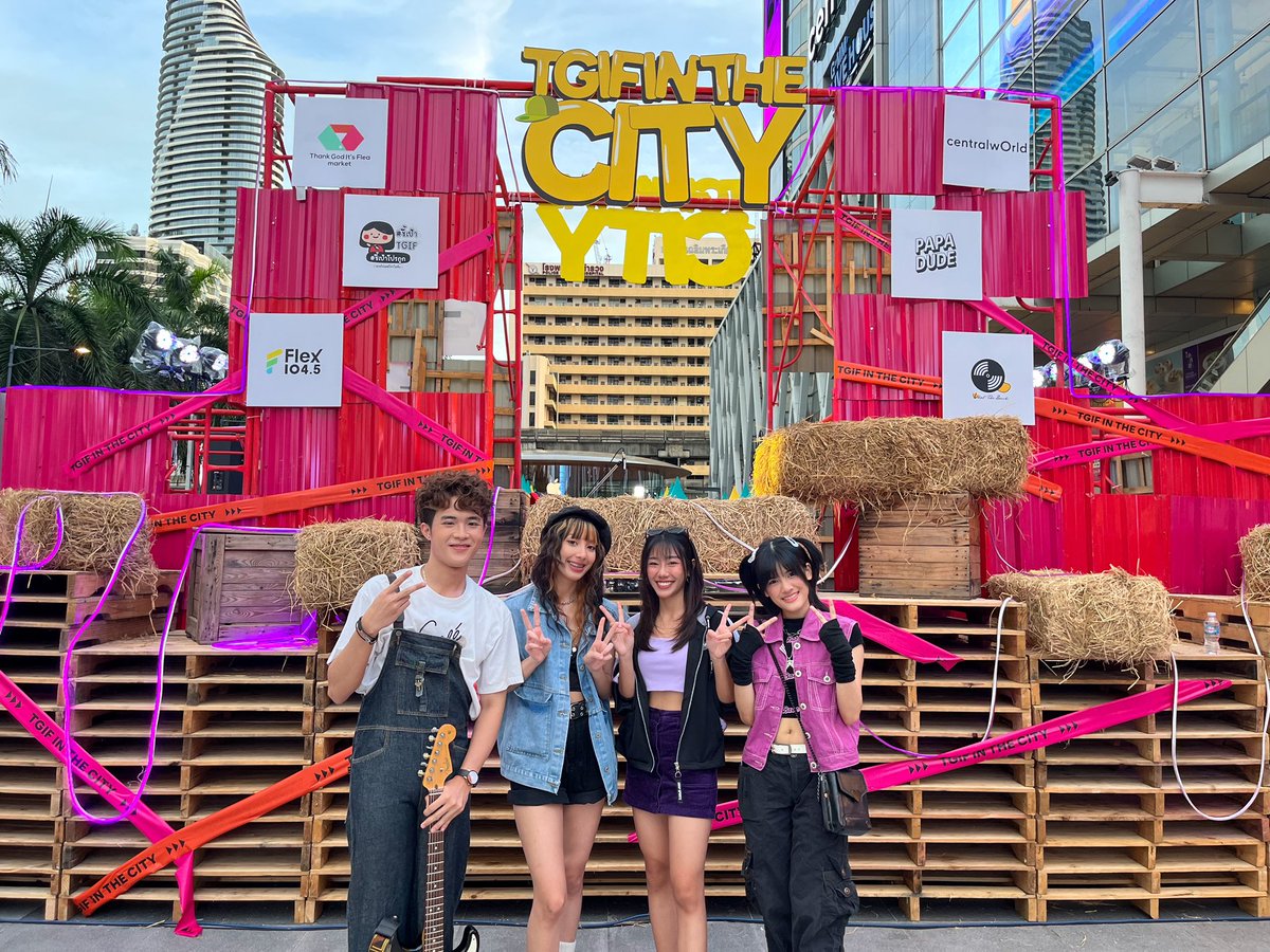 PAPADUDE_'s tweet photo. 📸ภาพบรรยากาศ งาน TGIF IN THE CITY EP.4 🎸
📍 CentralwOrld, Square A 

12 May 2023

🎙️ @john_nattachot @phuckamazz @cha.karn @cakesunz 

#TGIFmarket #TGIFinthecity #PAPADUDE #fleamaket #bangkok #centralworld
#Chakarn 
#Kreem 
#johnnattachot 
#Cakesunz https://t.co/N02ljOonG1
