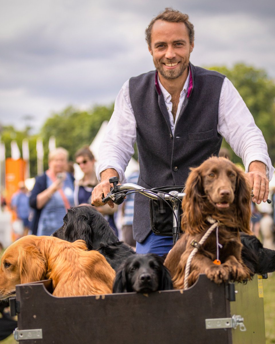 PetsAsTherapyUK's tweet photo. @charliemackesy British author, artist and Oscar-winning filmmaker will join the Literary Corner at Goodwoof on 21st May
He'll share his journey of bringing his characters to life & adding his work to a Babboe cargo bike, in aid of #PetsAsTherapy๐๐พ
#goodwoof #goodwoofdogs https://t.co/KXEuQGymxp