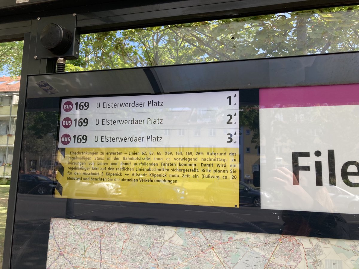 danasauruslex's tweet photo. So sah es die letzte 10 Minuten aus. Danke ⁦@BVG_Bus⁩ https://t.co/Q3eytHgMpl