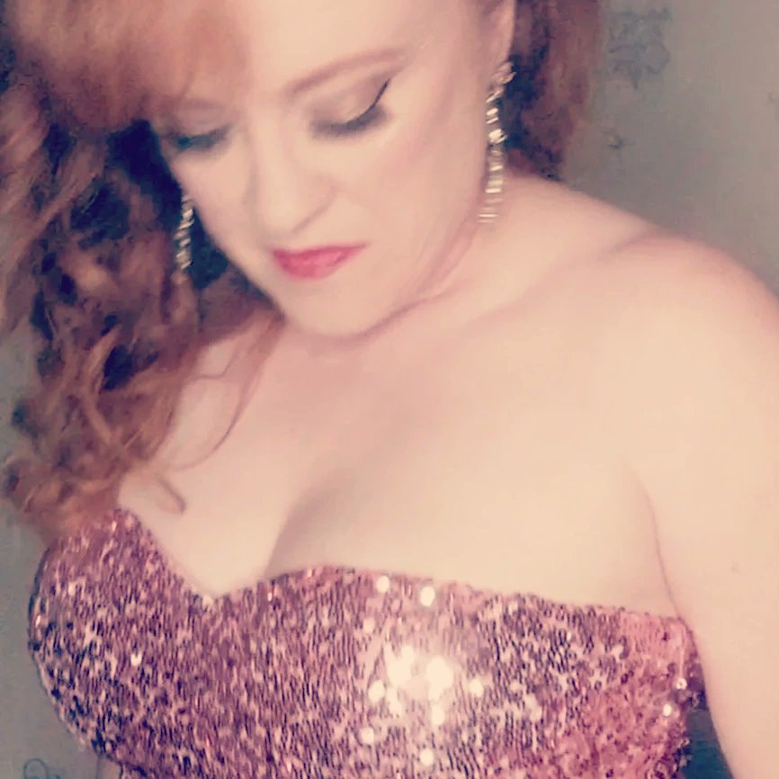 sleepydeeves's tweet photo. Triple header this weekend - catch me at
Chapel House Warrington (Saturday 9.30pm)
Eaves Summer Fayre (Sunday 12.30pm)
Empire St Helens (Sunday 6.00pm)
#musician #soloartiste #ladysinger #redhair #singer #vocalist #Merseyside #sthelens #party #Cheshire https://t.co/P3GLxW22AD