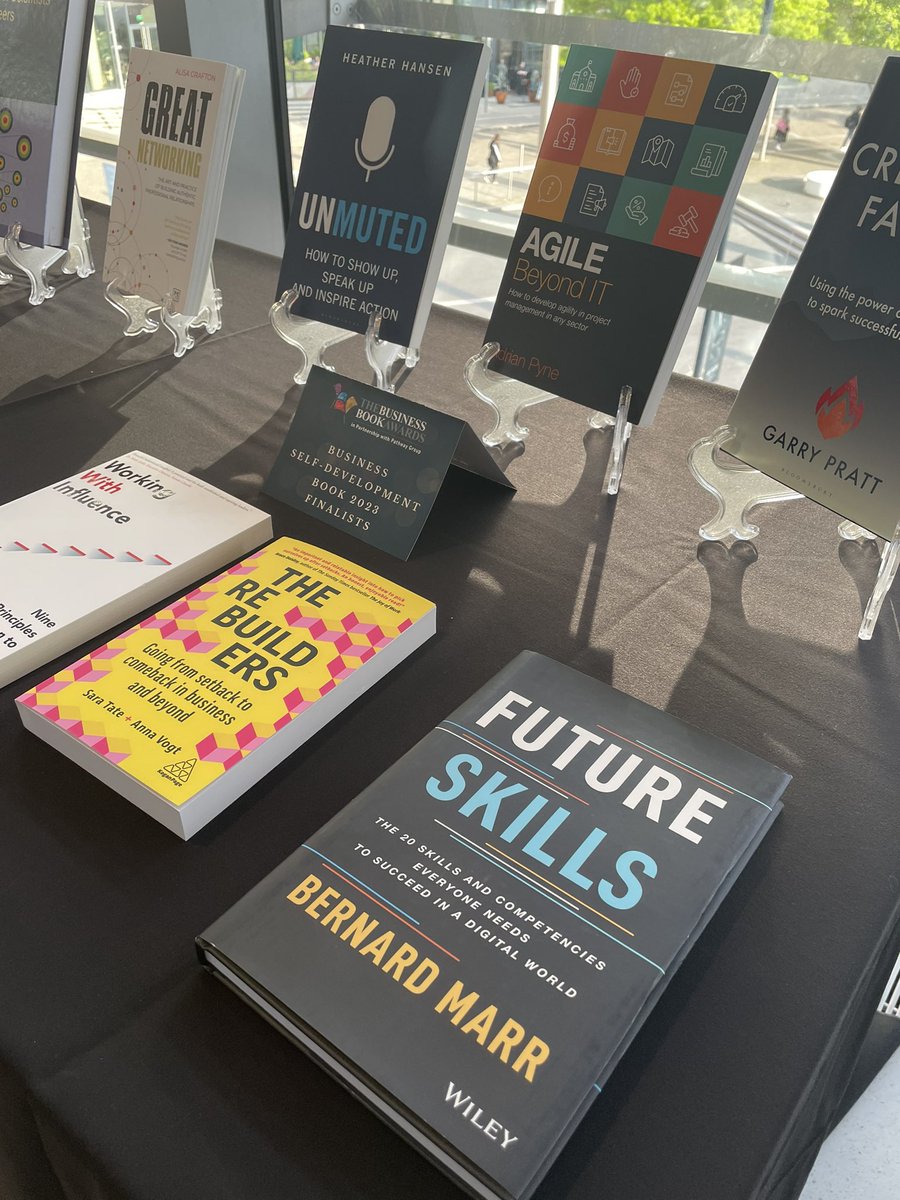 Congrats to @BernardMarr who got the Highly Commended Award for Best Business Self Development Book for his book Future Skills at the @BizBookAwardUK last night. 👏🏻 @WileyGlobal @WileyBusiness #BBA2023