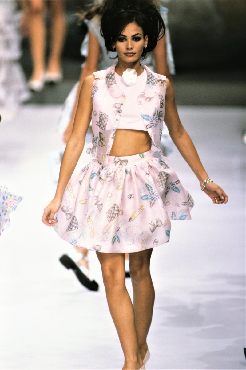 francarabias's tweet image. La top española Inés Sastre, espectacular en el desfile de la primavera 1996 de @CHANEL 🌺❤️

Nueva entrada en mi #blogdemoda #EnlaZonaF

CHANEL, AÑOS 90 / (09) PRIMAVERA 1996 PRÊT-À-PORTER enlazonaf.blogspot.com/2023/05/chanel…

#KarlLagerfeld #Chanel
#fashionblogger #FranciscoCarabias