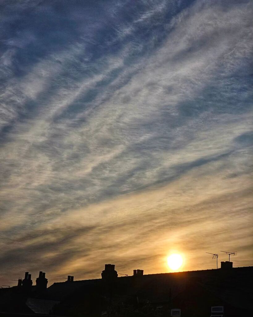 PoetNeininger's tweet photo. First light from the other morning.

#Gloucester #Poet https://t.co/e7qP32G4xX https://t.co/QhpEm6zWco https://t.co/QOc0LvGpoj