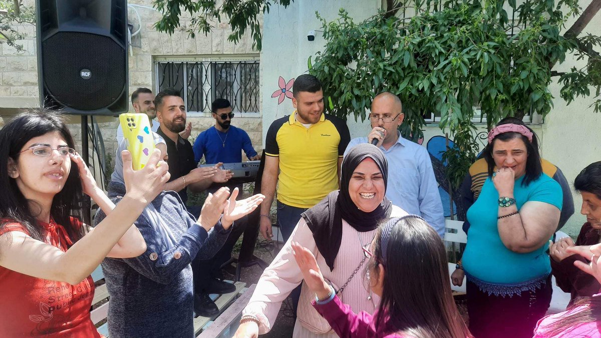 HWCPalestine's tweet photo. نظم مركز الواحة لذوي الإعاقة التابع لمؤسسة لجان العمل الصحي بالتعاون مع مجموعة شبابية تطوعية من بيت ساحور لاقامة يوم ترفيهي تجميلي لرواد مركز الواحة لاضافة البهجة والفرح لقلوب رواد المركز  وكسر روتين العمل واهمية دمجهم بالمجتمع. https://t.co/peGhYK5Cqg