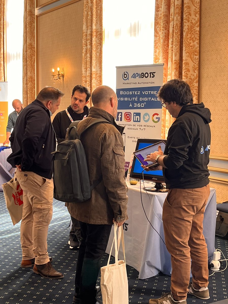 [Convention 2023] 🙌 
La convention 2023 débute au Puy du Fou ! Nous accueillons les premiers conseiller(e)(s) en immobilier, nous attendons plus de 500 personnes aujourd'hui pour cette journée exceptionnelle qui met à l'honneur notre réseau ! 

#salontechimmo #conventionpp2023