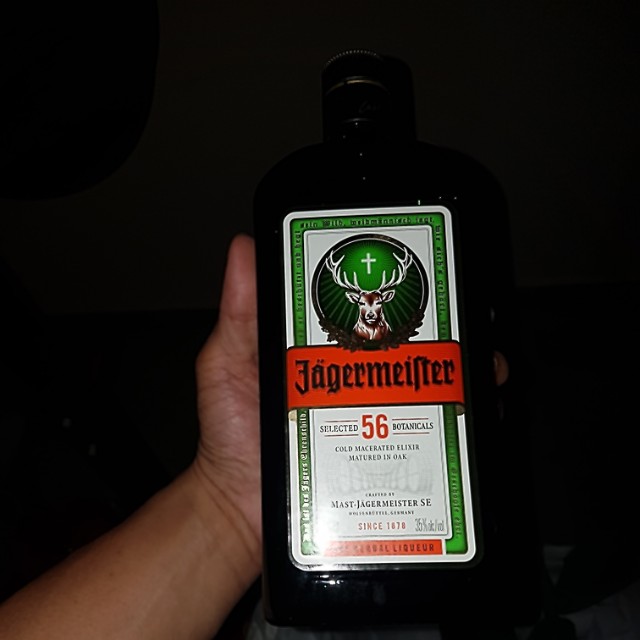 y la queso 

la que sostiene mis fines de semana