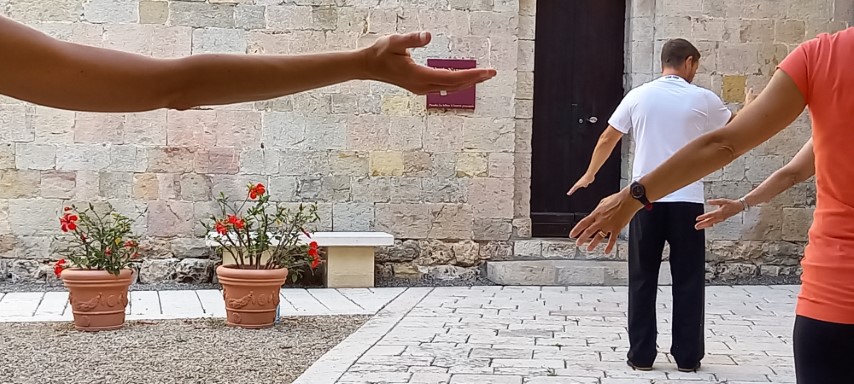 museevallauris's tweet photo. [QI GONG AU MUSEE]
Programme 2023
📅 8 séances entre le 27.05 et 16.09
Informations (émoji main ou flèche) : https://t.co/B8GBBYiSu5 
⚠️ résa obligatoire
 #qigong #vallauris #VivreLaCulture #art #musee #EAC  #ceramique #Picasso #ceramics #orfevrerie https://t.co/I4gnYKHrKR