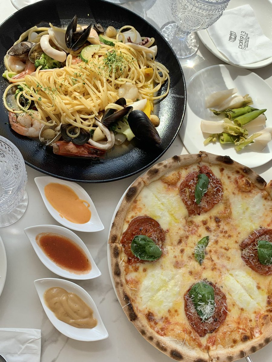1yn_oo9's tweet photo. 📍Park 913 CheongDam

ソウル狎鴎亭のルーフトップレストラン兼カフェ🍽️最近日本人の方がSNSで載せてるのもよく見かける…！天気いいと昼間は自然光で写真盛れるし、夕方は夕日が綺麗🌇何回か訪れてるけど全部美味しかった💙値段は高め(パスタ3万ウォン〜)で客層は社長や韓国セレブ達も多い印象！ https://t.co/YV3kVCueBM