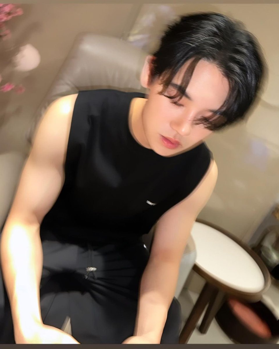 theoneyin's tweet photo. หยิ่นหล่อมาก 🥹🥹🥹

cr. 555555by_k

#TEAMWANGdesign #THEORIGINAL1  
#yinyin_anw Yin Anan @yinyin_anw https://t.co/aOqD8EE7Xp