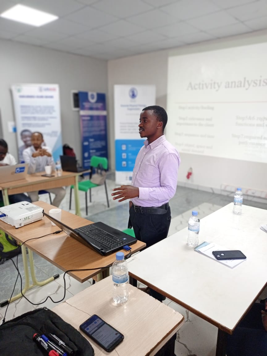 On the third day of our 5 days training of CP Physiotherapy Management and Evidence based practice, Joseph NSHIMIYIMANA an Occupational therapist and Assistant lecture at @UR_CMHS is training our physiotherapist on correlation of CP management and Activities of Daily Living.