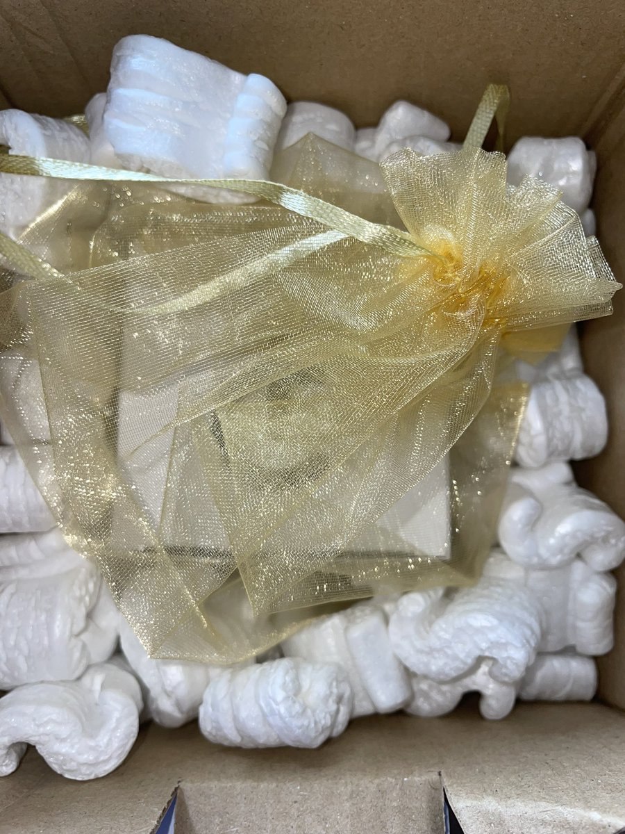 BeautyTies's tweet image. ▪️Gifted▪️

Thank you @CosmicFusionApp for this wonderful candle. A pleasant surprise in the post. The scent is a beautiful blend of Lime, Basil and Mandarin. Uplifting and calming. 

#BeautyTies 
#CosmicFusion 
#Candle 
#HoneScent