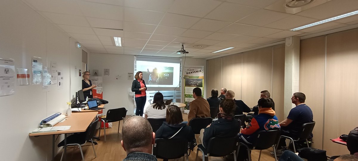 PhilippeMeens's tweet photo. Démarrage des "JOB DATING" BONDUELLE 👍 candidats reçus  en agence de LONGUENESSE,la saison démarre avec 250 postes d agents de production cariste en passant par contrôleur de qualité !! @FredericDanel @PascaleCaulier @Bonduelle_Group @poleemploi_HDF https://t.co/zC7E4bzIgK