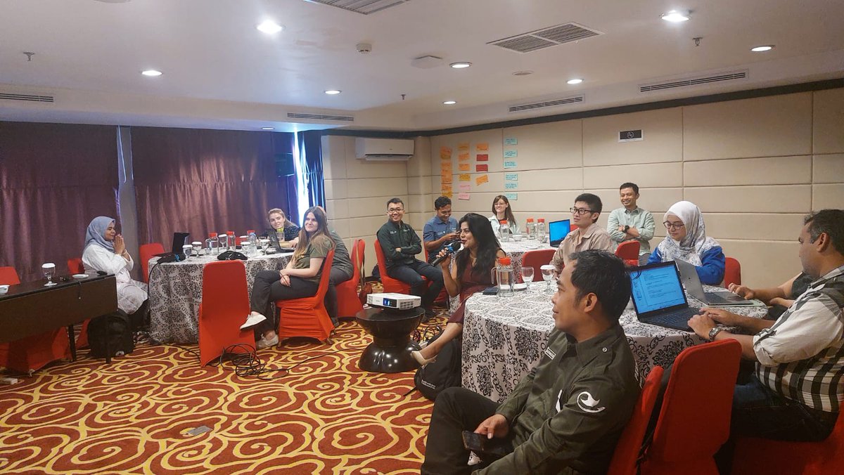 DrShilpaPandey1's tweet photo. CPEAT Day 3 (10 May 2023) Indonesia:
Indoor discussions- Reasons of degraded #tropicalpeatlands; How to restore Peatlands?
#Drainedpeatlands must be rewet to halt significant emissions & prevent #peatfire.
Followed by lab visit of University, Tanjungpura😊 https://t.co/am10DXWAUC