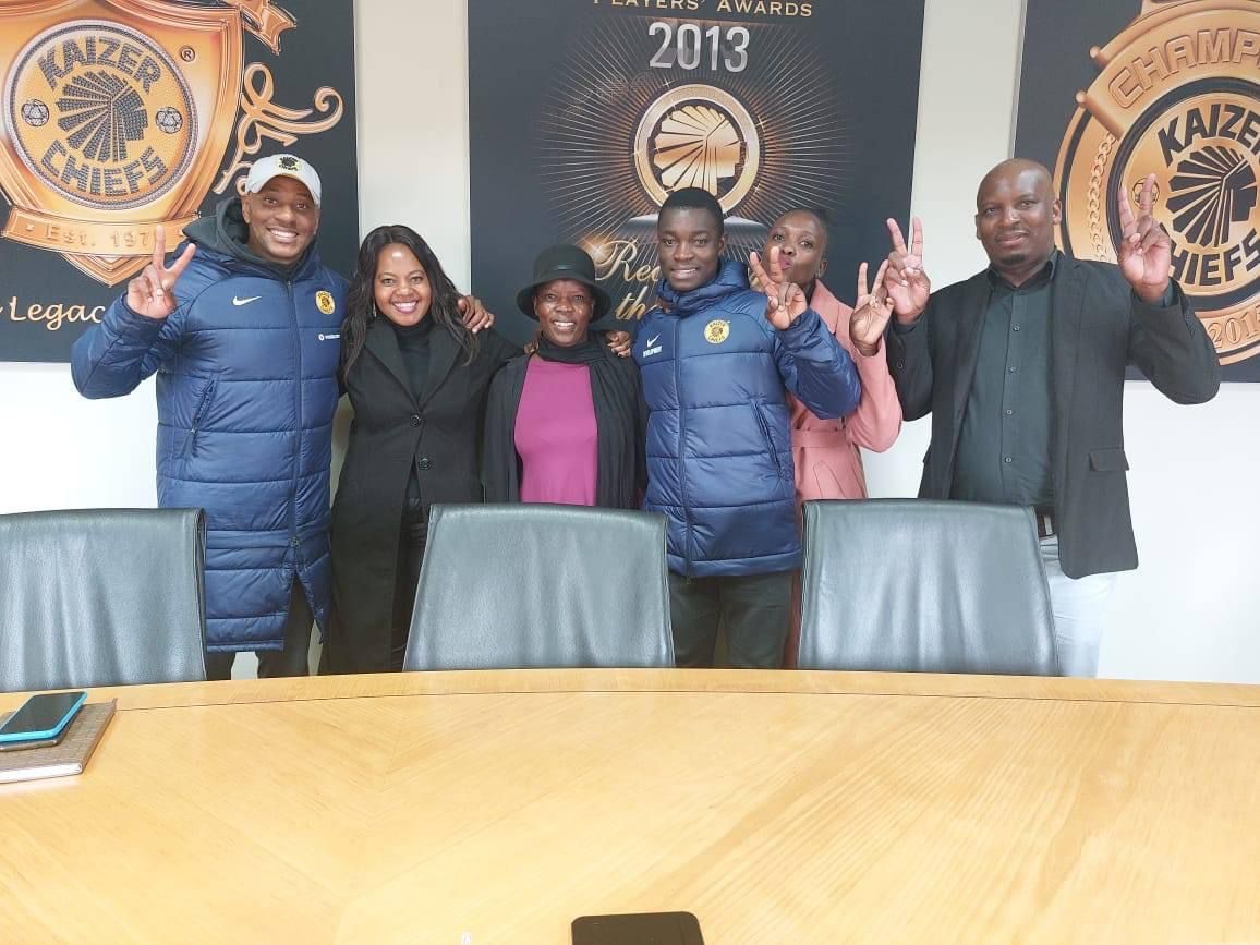 Promising Kaizer Chiefs teenager Vicky Mkhawana has signed his first professional contract with the club after an impressive U17 AFCON with South Africa.
idiskitimes.co.za/dstv-premiersh…