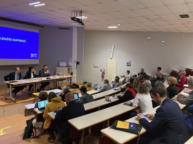 AndreMARTIN126's tweet photo. Rencontre avec les proviseurs et gestionnaires des lycées publics @paysdelaloire au lycée Europe Schuman à Cholet - l’occasion pour @SandraImperiale et moi d’échanger avec nos agents régionaux et d’aller écouter nos lycéens, preuve de la confiance que @C_MORANCAIS leur accorde https://t.co/kfAHWLtn89