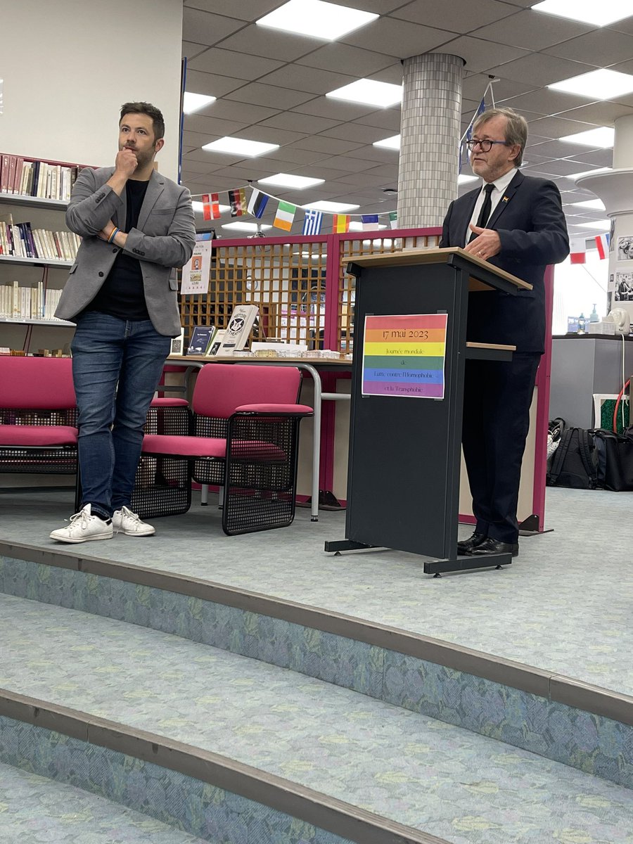 acstrasbourg's tweet photo. Au lycée @curie_lycee, les élus #CVL présentent au recteur @OlivierFaron leur exposition "Coming Out", dans le cadre de la journée mondiale de lutte contre les #LGBTQIA en présence de @marechalgui.
Un moment fort de mobilisation dans les établissements scolaires. https://t.co/NhTVdB55n5