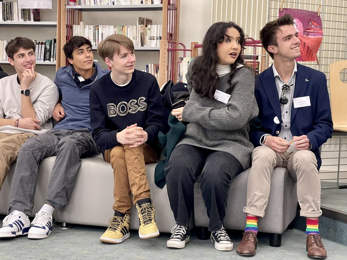 acstrasbourg's tweet photo. Au lycée @curie_lycee, les élus #CVL présentent au recteur @OlivierFaron leur exposition "Coming Out", dans le cadre de la journée mondiale de lutte contre les #LGBTQIA en présence de @marechalgui.
Un moment fort de mobilisation dans les établissements scolaires. https://t.co/NhTVdB55n5