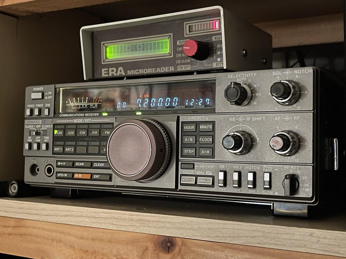 andy666b's tweet photo. and it’s #partner #R5000 They don’t make’m like this anymore🙁 @AmateurRadioEU @dxzone @deCQCQCQ @radiohead @KENWOOD_elec_jp https://t.co/XrPJdL46mQ