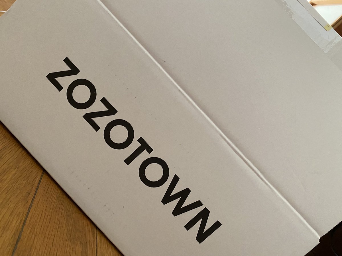 m_tk9224's tweet photo. 白い箱で届いたーー！
パッケージ変えたのかと思った📦
こうゆうの当たったことないけど、、、当たりますように🙏✨
#ZOZOWEEK箱CP https://t.co/oPCkUWeDhU