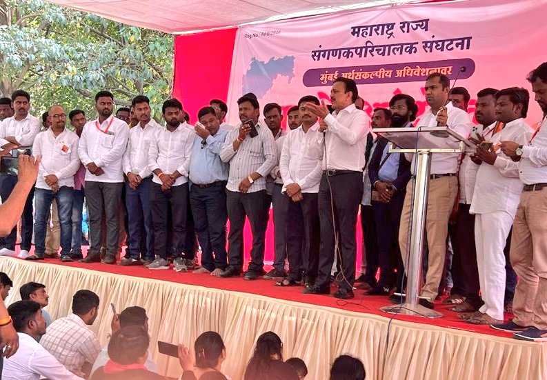 SiddheshwarMun7's tweet photo. महाराष्ट्र राज्याचे कार्यक्षम, कर्तव्यदक्ष व लोकप्रिय ग्रामविकासमंत्री मा.ना.गिरीशजी महाजन साहेब यांना महाराष्ट्र राज्य संगणकपरिचालक संघटना तसेच सिद्धेश्वर मुंडे कडून वाढदिवसाच्या हार्दिक हार्दिक शुभेच्छा!
🎂🎂💐💐
@girishdmahajan,@Dev_Fadnavis,@mieknathshinde,@kdhavse https://t.co/m7PRNPTnqv