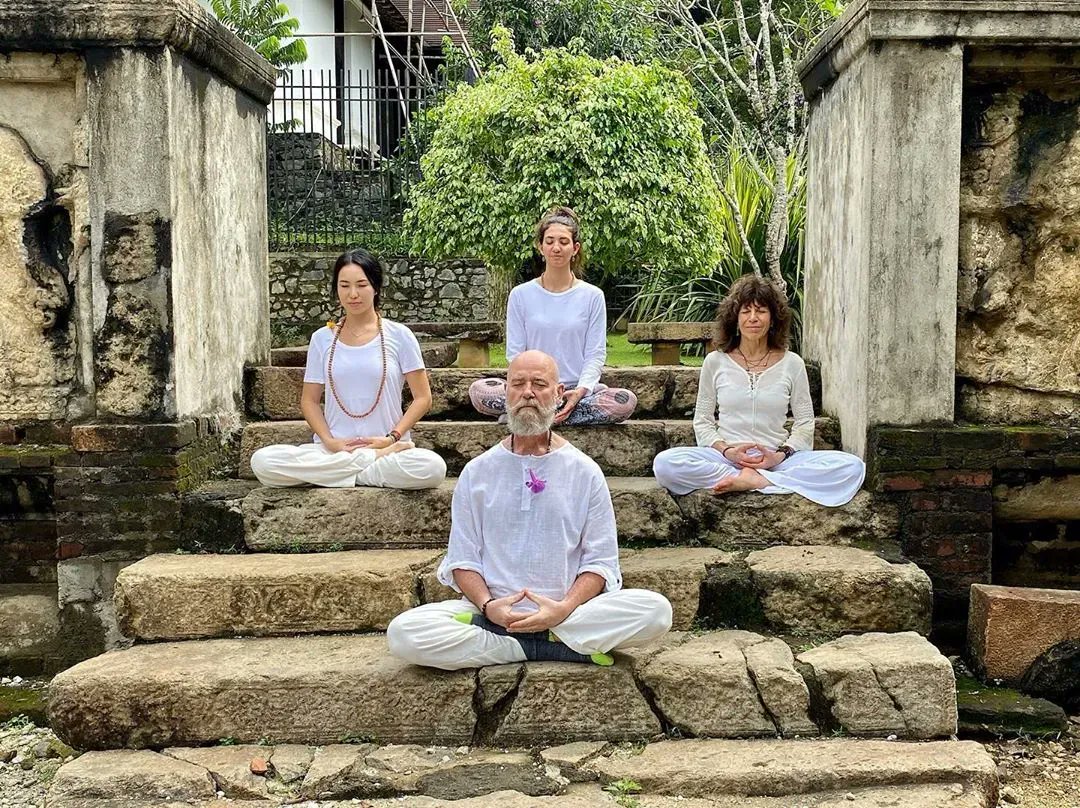 kfiveson's tweet image. Life is like a dance, and love is the music we move to. So instead of imposing rules on ourselves, let’s focus on learning what love truly means and embrace the joy and freedom that comes with it. 

#LifeIsLove #FlowWithIt #CreateMagic #FindYourRhythm #themindfulnessexperience