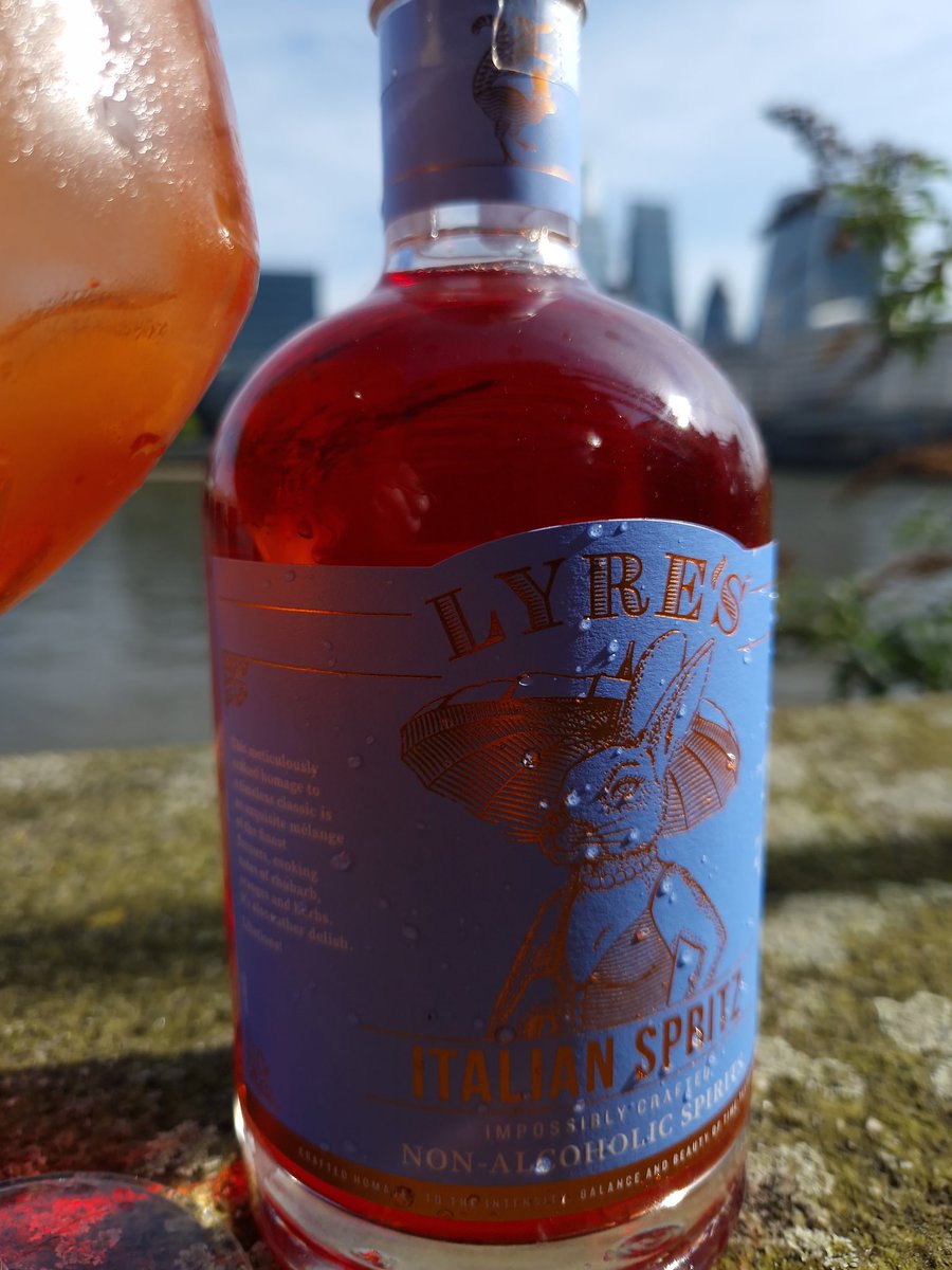 ThamesideInn's tweet photo. Amalfi Spritz from @lyresspiritco is a vibe 🙌🏻
The bittersweet flavour is like sunshine itself ☀️ 
Fantastic taste and zero alcohol 🍸 
Pop in,try it and let us know what you think 🤗
#thamesideinn #nicholsonspubs #lyresspiritco #nonalcoholic #spritz #zeroguilt #summertipples https://t.co/LmJMg4H7Lb