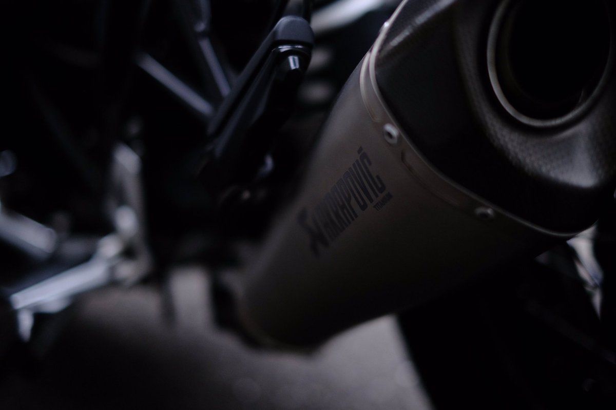sptr1050r's tweet photo. この純正OPのアクラポ
車検大丈夫かって心配するくらいの音量。
ハイマウントのやつにしたいな https://t.co/nLSXwGjQIl