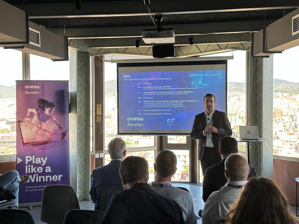 ibermaticagrupo's tweet photo. Nuestro director global de #ciberseguridad, @AlvaroFraile_, abre el evento SOC: ciberseguridad proactiva frente a ciberamenazas. Además de agradecer su asistencia a quienes nos acompañan, ofrece una primera visión sobre el concepto de SOC/CERT.

¡Siempre es un placer escucharle! https://t.co/tyudiTPGhv