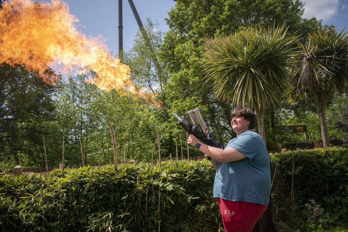 zachariahassler's tweet photo. Had fun on the flamethrower yesterday #scarecon #flamethrower ๐ฅ๐ฅ๐ฅ๐ฅ๐ธ@Misslyllith https://t.co/L2zVyoQH3m