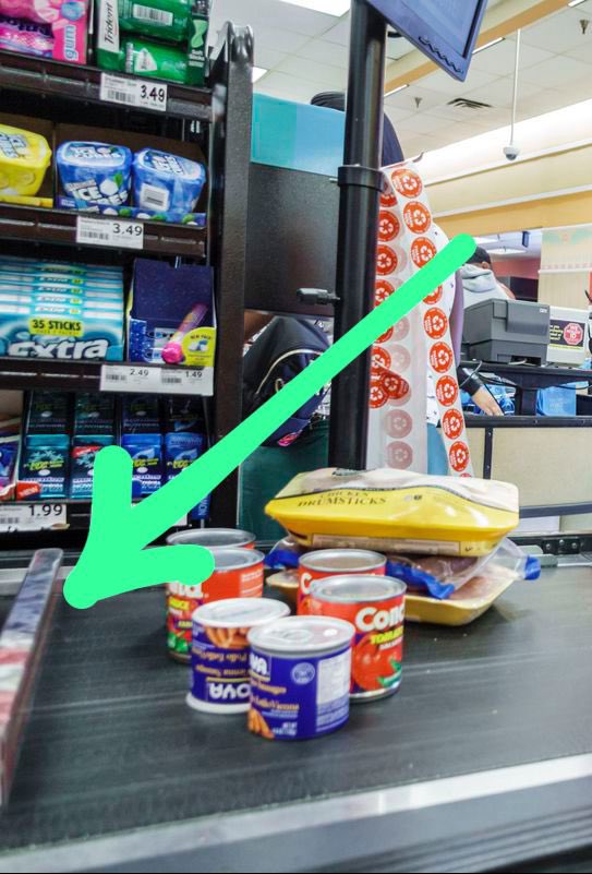 Kā sauc to štelli, ko liek pārtikas veikalā pie kases uz lentes, lai atdalītu katra pircēja pirkumus? Tai vispār ir latviešu valodā nosaukums?