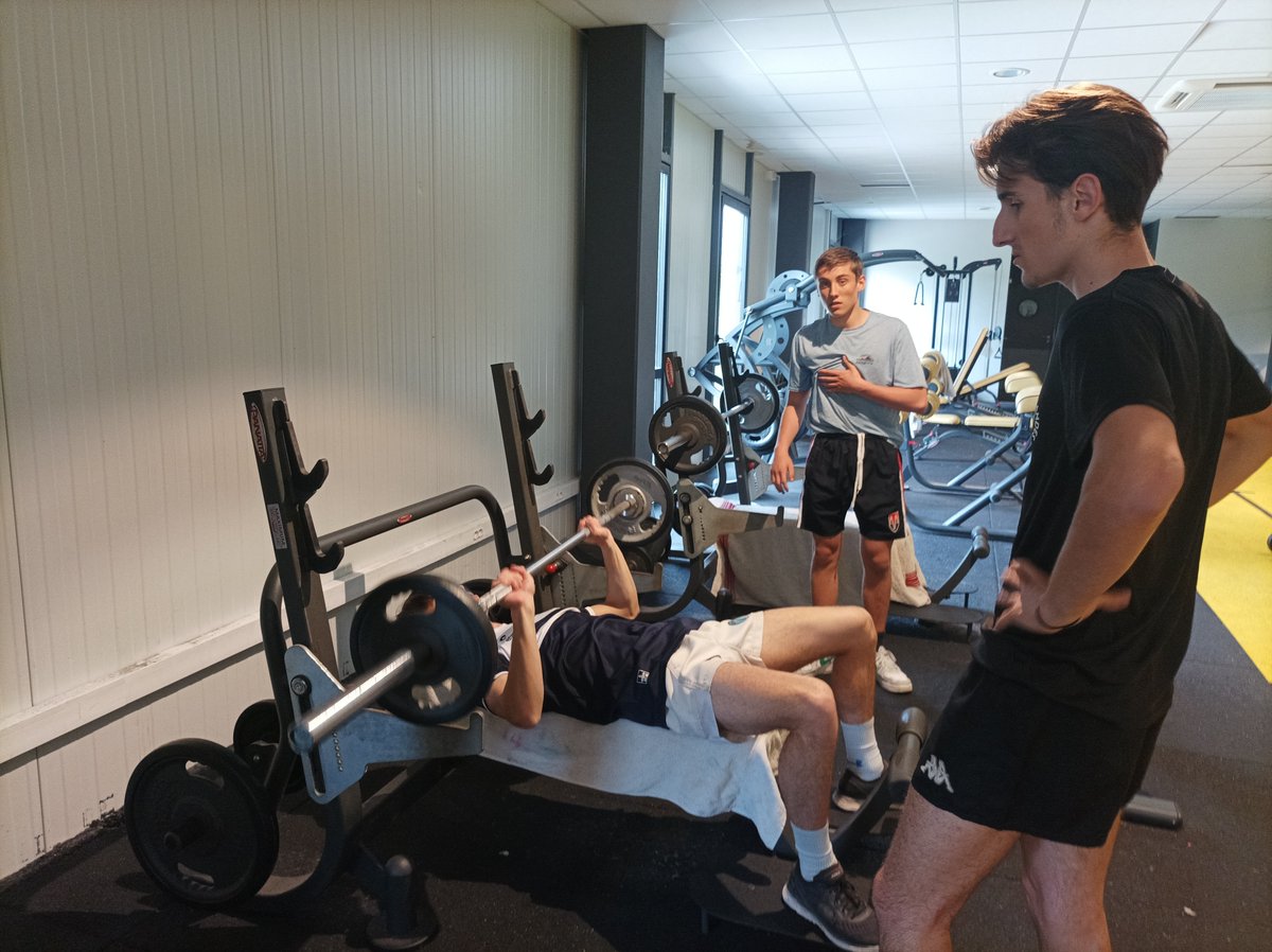 CiteSur's tweet photo. Merci au Stade Montois rugby, à leurs intervenants et à G. Paulien pour l'entraînement  délocalisé de nos élèves de la section sportive Rugby sur le thème de la préparation physique du rugbyman et plus  spécifiquement sur le développement de la vitesse et explosivité. https://t.co/8dG4Cd3UVX
