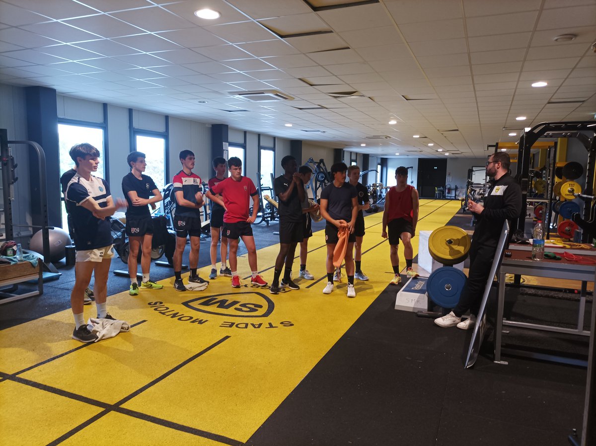 CiteSur's tweet photo. Merci au Stade Montois rugby, à leurs intervenants et à G. Paulien pour l'entraînement  délocalisé de nos élèves de la section sportive Rugby sur le thème de la préparation physique du rugbyman et plus  spécifiquement sur le développement de la vitesse et explosivité. https://t.co/8dG4Cd3UVX