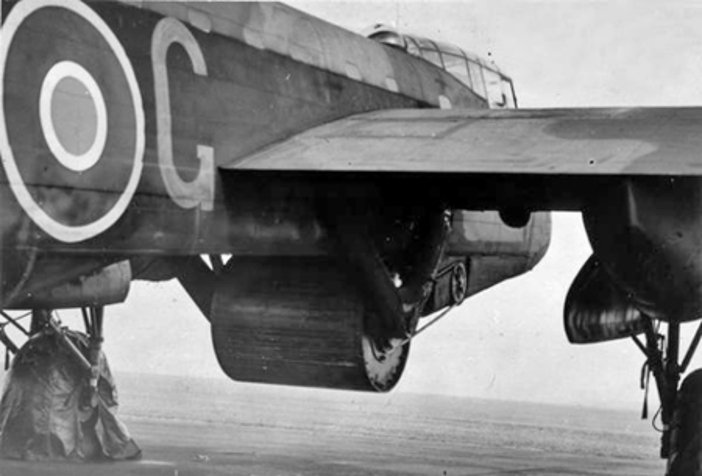 AvroVulcan617's tweet photo. 1/20
80 years ago this morning the men and aircraft of 617 Sqn attacked the Mohne Eder and Sorpe dams supplying water and hydro electricity to the industrial Rhur Valley, the mission was called Operation Chastise.
Here are the names of the crews &amp; aircraft.
#WeWillRememberThem https://t.co/HBz1ElkyK3