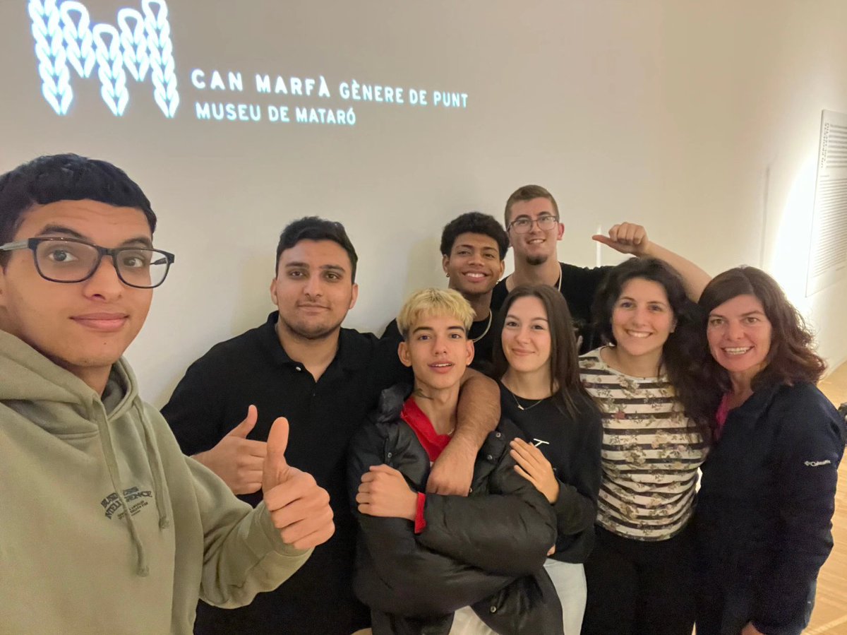 InsThos's tweet photo. L'alumnat d'Activitats Comercials Moda va visitar Can Marfà, un espai expositiu del Museu de Mataró dedicat a la indústria del tèxtil. La sortida volia servir per complementar els estudis sobre les matèries tèxtils i pells.#thosicodina #canmarfa #petitsprojectes https://t.co/KVAIS9z5Kv