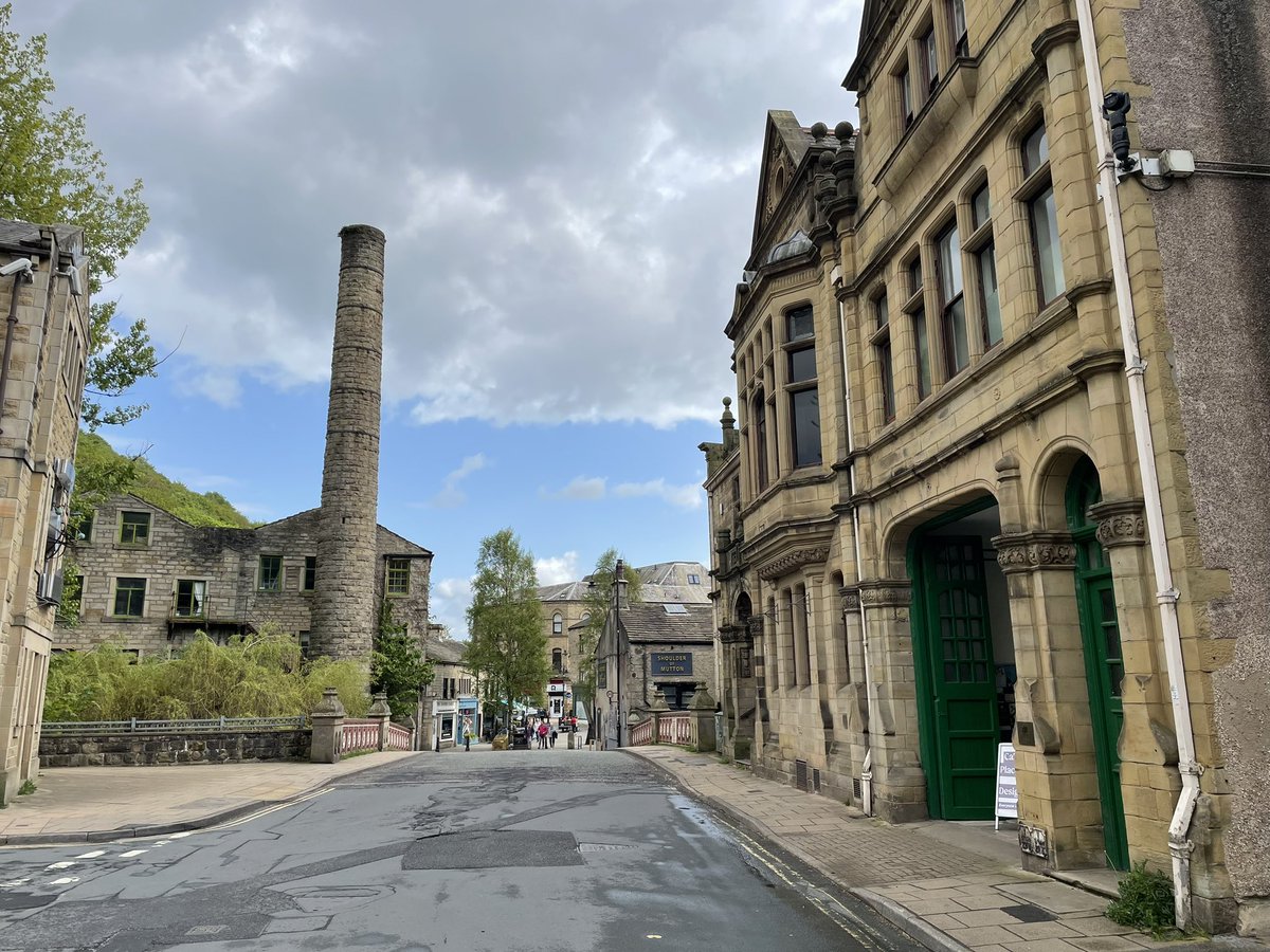 Today @ThePieceHall Halifax with @jtp_placemaking team for 2nd of 4 exhibitions & workshops around #Calderdale to begin the co-creation of a borough wide Placemaking & Design Guide jtp.co.uk/projects/calde…