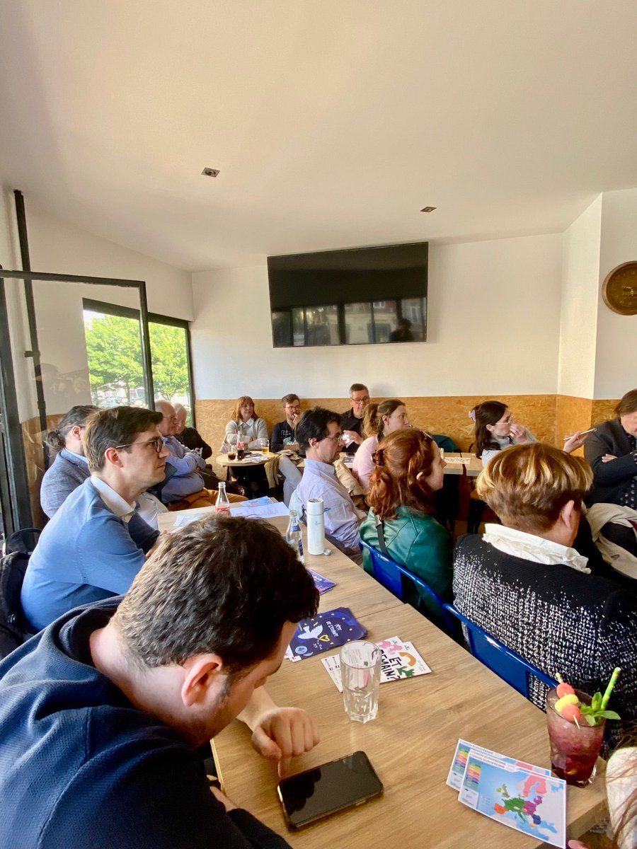 MEFnord's tweet photo. Carton plein pour notre 2eme apéro avec un•e eurodéputé•e, cette fois-ci avec @sylvieguillaume !

💚Merci aux participants pour votre présence active 🍺
Nous vous espérons au moins aussi nombreux pour notre prochain rdv, le 30 mai, avec @emmanuelmaurel !

#RallumezLesEtoiles https://t.co/b66XCrzhR3