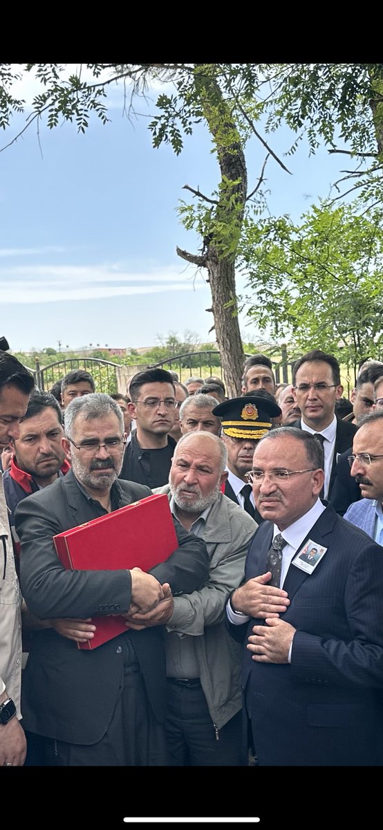 Hakan63UDH's tweet photo. Hain terör örgütünün Şırnak Bestler Dereler bölgesinde yaptığı saldırıda şehit düşen Şanlıurfa/Bozova nüfusuna kayıtlı  Gaffar Mayik’e ve şehit olan kahraman askerlerimize Allah'tan rahmet; yaralılarımıza acil şifalar diliyorum.

Milletimizin başı sağ olsun! 🇹🇷 https://t.co/cLmnO84sMd