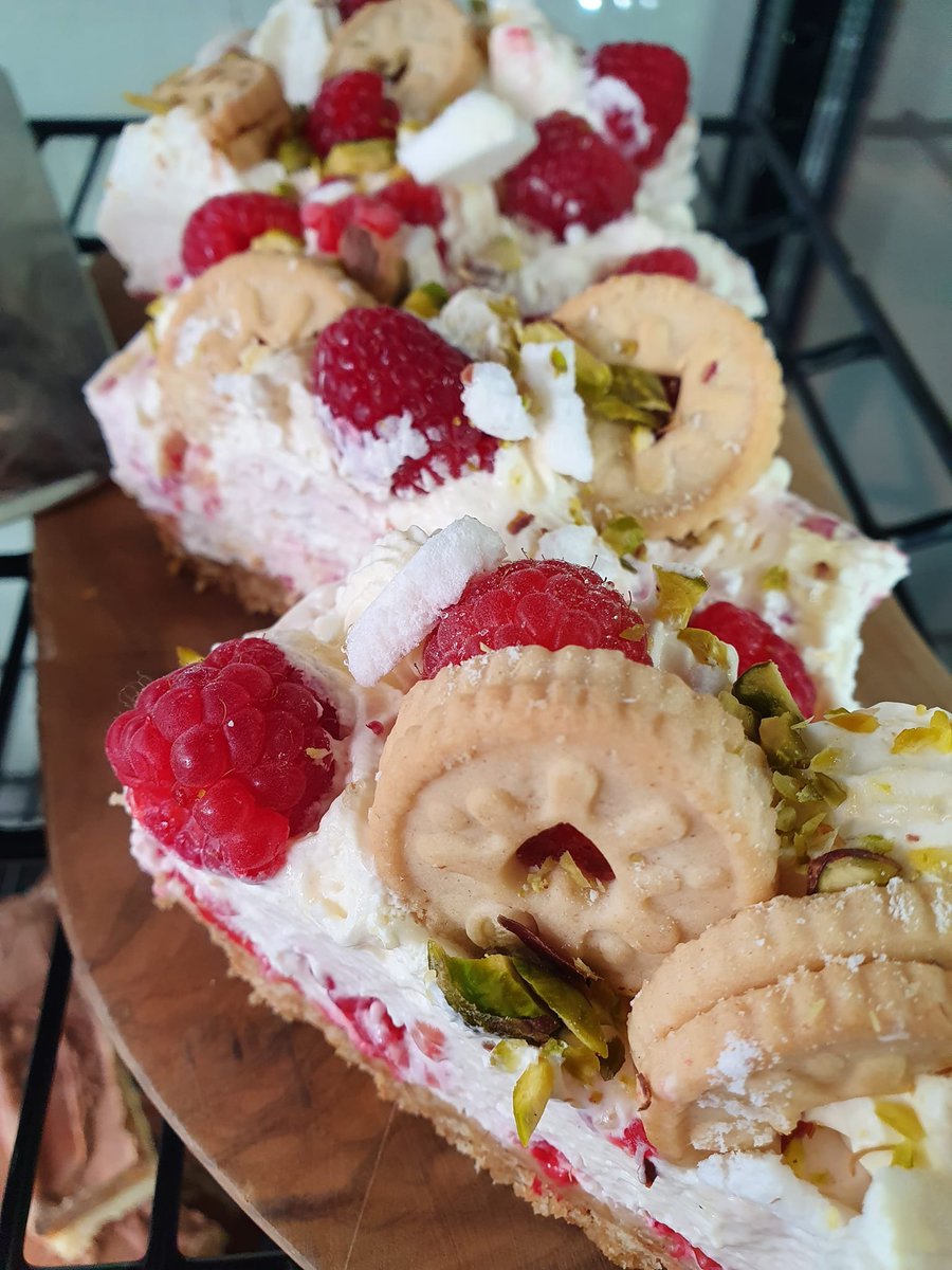 YeovilCollege's tweet photo. It's world baking day!

Our Hospitality and Catering students created a lemon and raspberry cheesecake, white and dark chocolate fudge and plum and blackberry cake in our Da Vinci Restaurant.

Come to our Information &amp; Taster Event on 25th May. Register at https://t.co/fvNjwqVgz0 https://t.co/D8vzOZITA8
