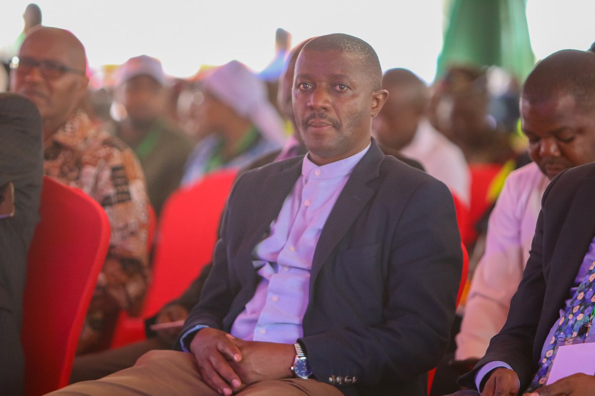 franklinmulandi's tweet photo. Makueni gvn Mutula Kilonzo,Dg Lucy Mulili,Sen Dan Maanzo,MP Suzanne Kiamba joined mango farmers today as the  Mango conference enters second day at Wote Makueni. https://t.co/kDIenuwhtv