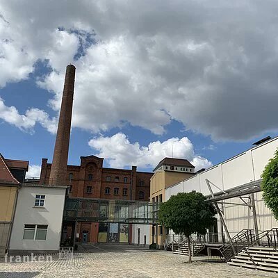 VisitFranconia's tweet photo. Anlässlich des „Internationalen Museumstags“ am 21. Mai 2023 bieten die Museen im Kulmbacher Mönchshof die Möglichkeit, ihre #Ausstellungen mithilfe von #Audioguides zu entdecken.
#VisitFranconia #Museum #Kultur #Frankenwald #Kulmbach #Mönchshof
https://t.co/2TOe6qZeif https://t.co/MUXZhdhFkI