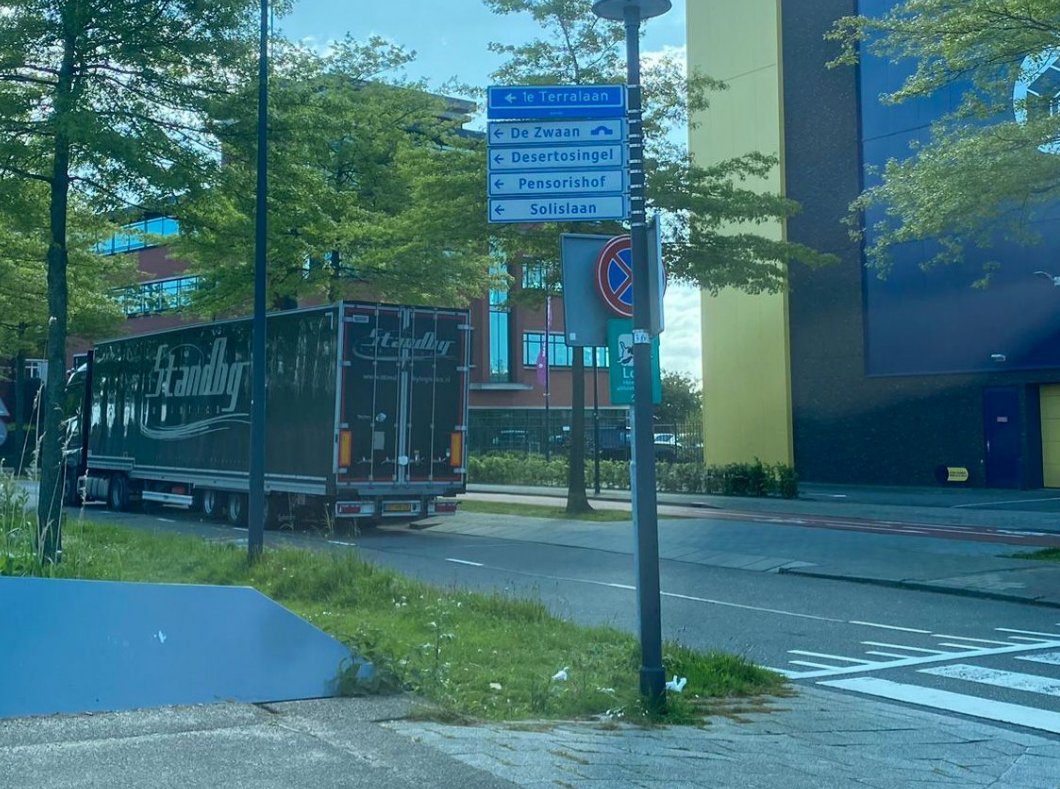 OnleefbrCapelle's tweet image. College heeft aangegeven ABSOLUUT NIET te gaan handhaven, toch @anshartnagel?
Weer #particulier die wat spulletjes in opslag doet bij #allsafe. #stilstaanverbod voor de kat z'n viool. Gelukkig is er altijd nog het hoogste controlerend orgaan: de slaapraad. Wel stemmen over 3 jr!